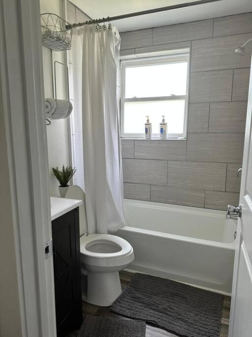 Апартаменты 2Br Cedar Lane Road Retreat At Swamp Rabbit Trail! Гринвилл Экстерьер фото